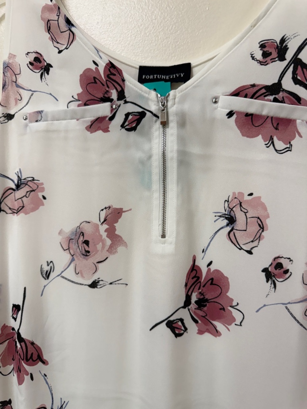 White Floral Zip-Front Sleeveless Camisole - Picture 2 of 7